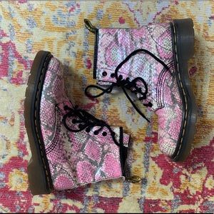 vtg 90s made in england pink snakeskin doc martens